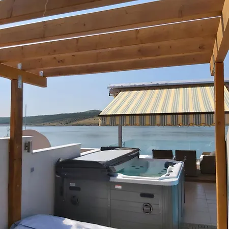 Luxury With Whirpool And Terace 50 M2 *