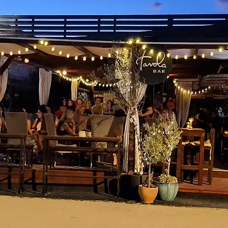 아파트 Luxury With Whirpool And Terace 50 M2 *