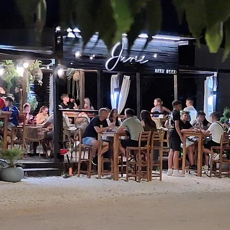 Luxury With Whirpool And Terace 50 M2