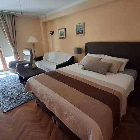 Luxury With Whirpool And Terace 50 M2 Apartment *