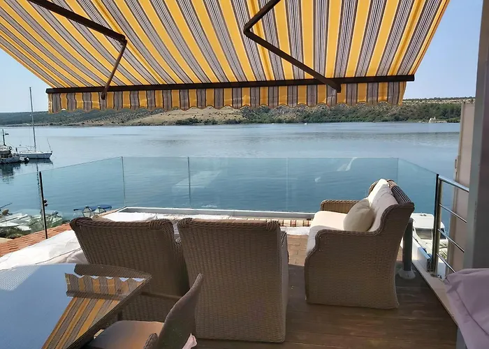 아파트 Luxury With Whirpool And Terace 50 M2