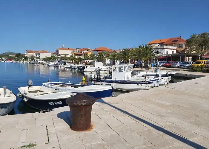 아파트 Luxury With Whirpool And Terace 50 M2