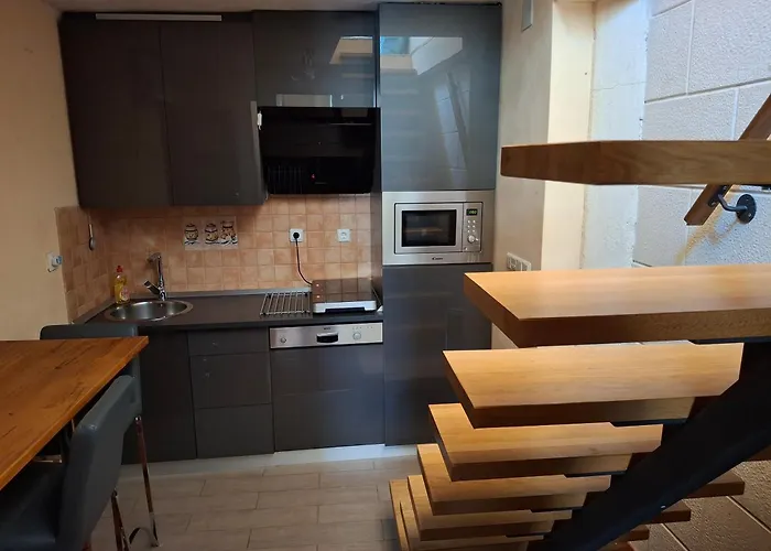 Luxury With Whirpool And Terace 50 M2 *